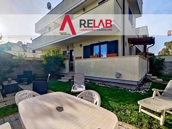 casa indipendente in vendita a Roma in zona Piana del Sole