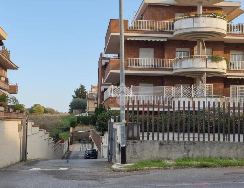 ufficio in vendita a Roma in zona Tor di Quinto