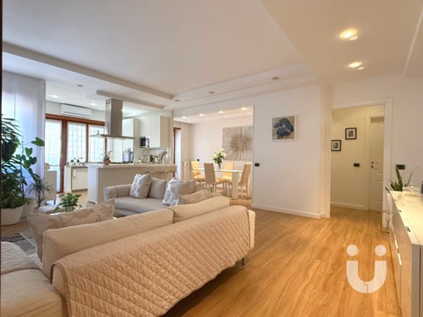 appartamento in vendita a Roma in zona EUR