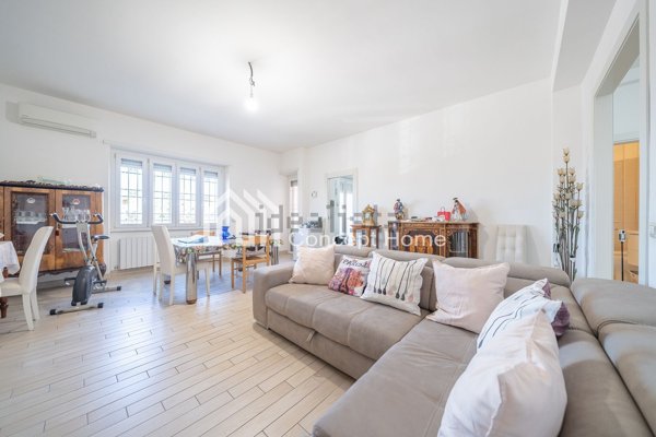 appartamento in vendita a Roma in zona Torre Angela