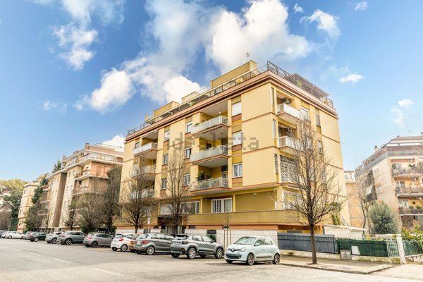 appartamento in vendita a Roma in zona EUR