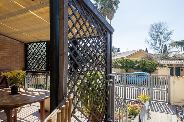 casa indipendente in vendita a Roma in zona Infernetto