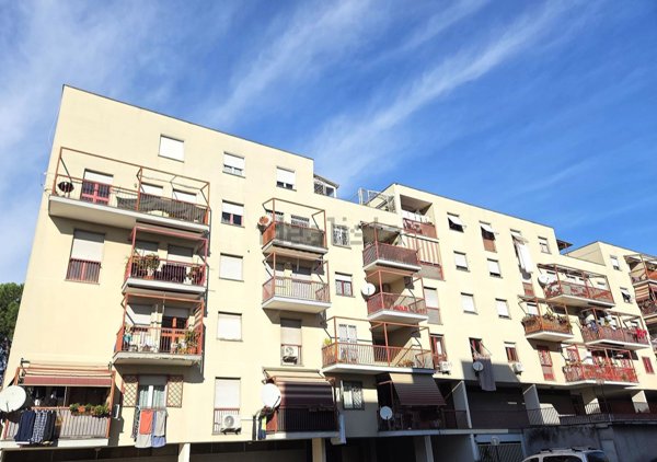 appartamento in vendita a Roma in zona Torre Angela