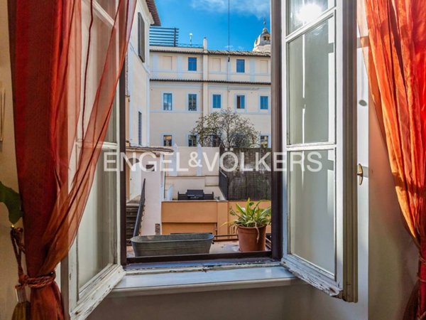 appartamento in vendita a Roma in zona Rione Regola