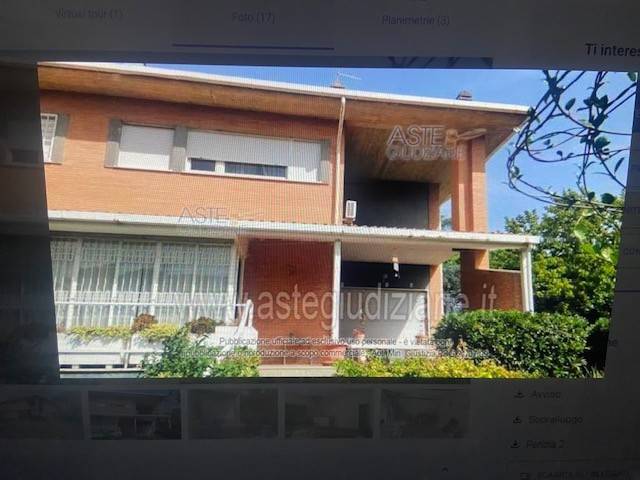 casa indipendente in vendita a Roma in zona Casal Palocco