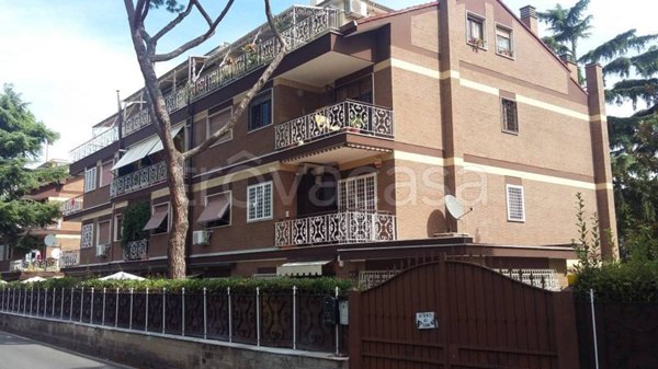 appartamento in vendita a Roma in zona Appio Pignatelli