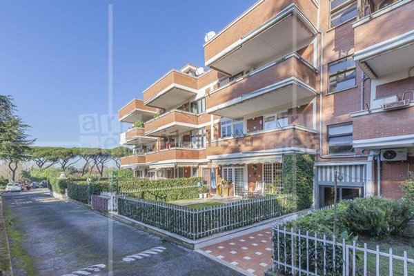 appartamento in vendita a Roma in zona Appio Pignatelli