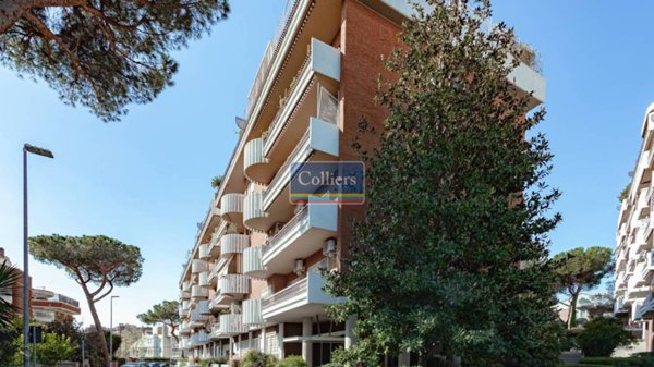 ufficio in vendita a Roma in zona Mostacciano