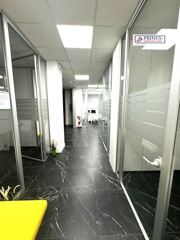 ufficio in vendita a Roma in zona Ardeatino