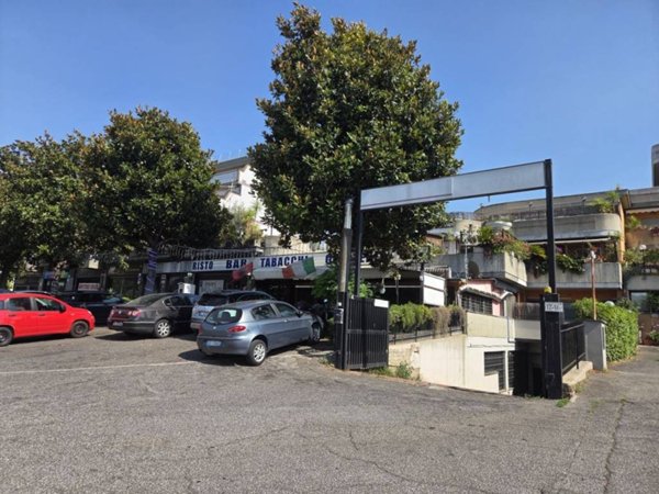 negozio in vendita a Roma in zona Borghesiana