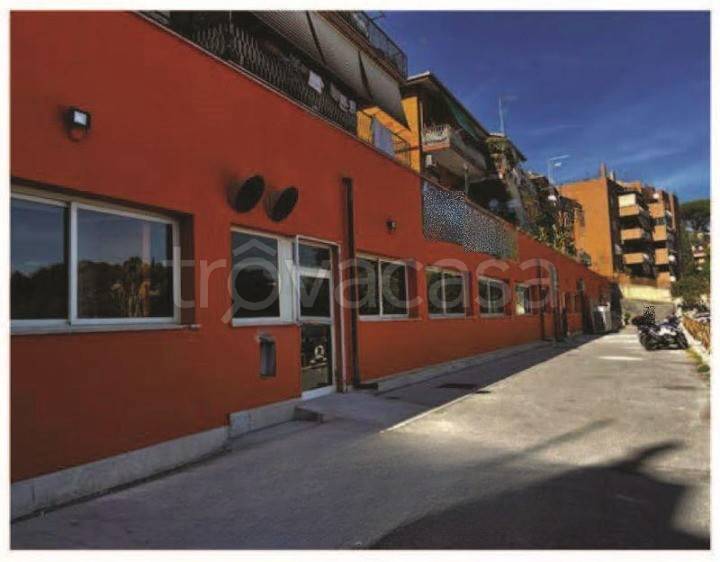 negozio in vendita a Roma in zona La Pisana