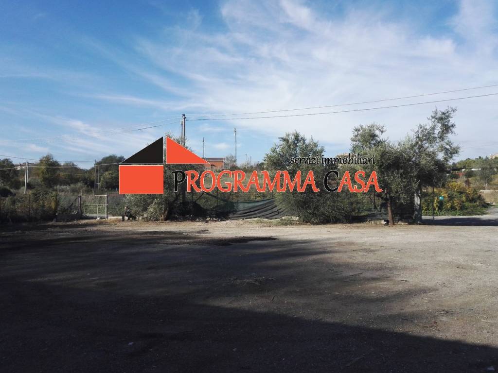 locale commerciale in vendita a Roma in zona Collatino