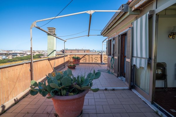 appartamento in vendita a Roma in zona Ostia