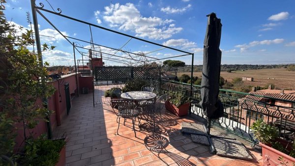 appartamento in vendita a Roma in zona Appio Pignatelli