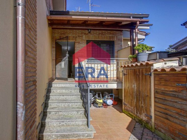 casa indipendente in vendita a Roma in zona Ostia Antica
