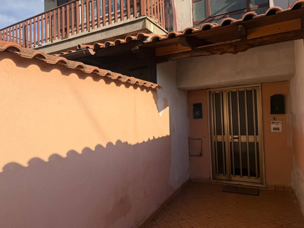 appartamento in vendita a Roma in zona Lago Regillo