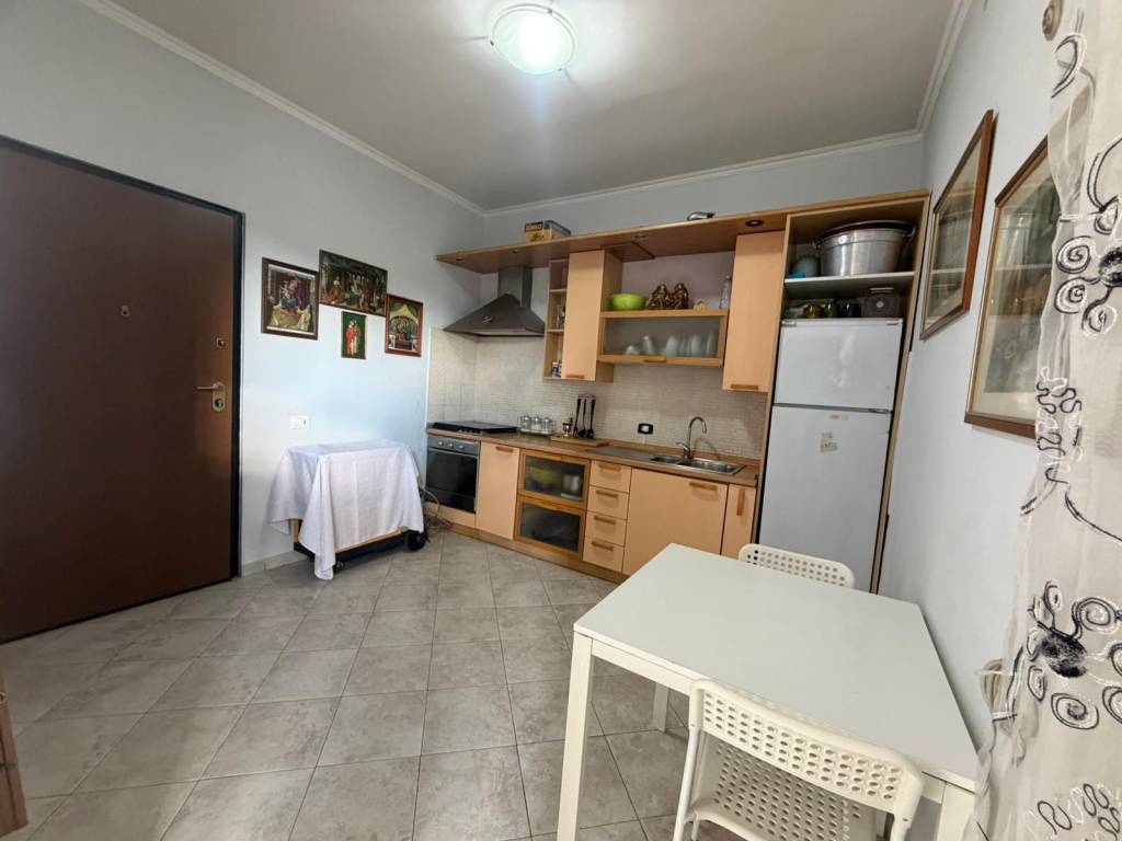 appartamento in vendita a Roma in zona Lago Regillo