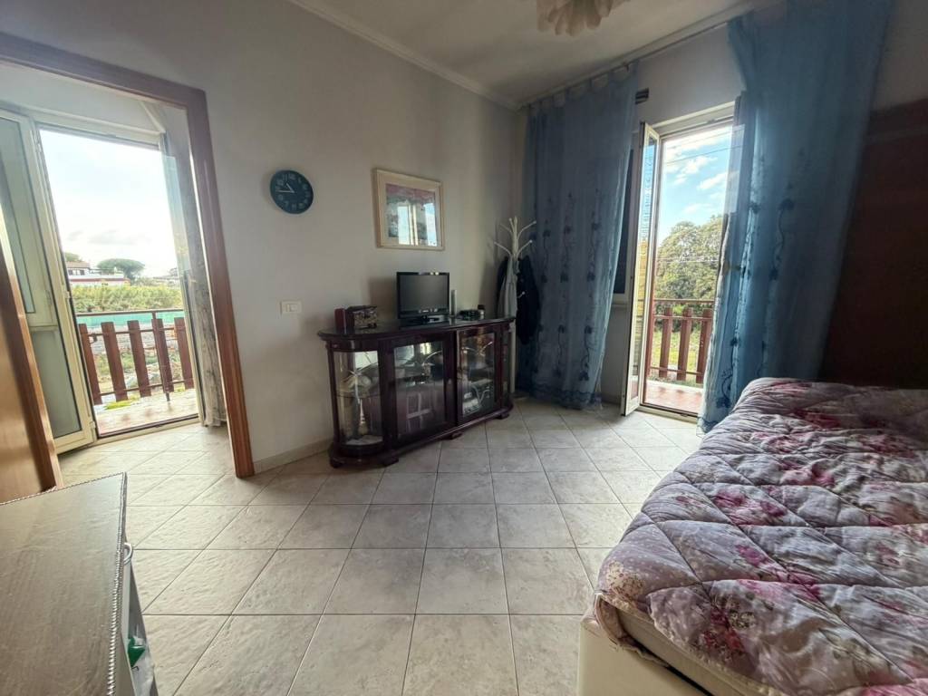 appartamento in vendita a Roma in zona Lago Regillo