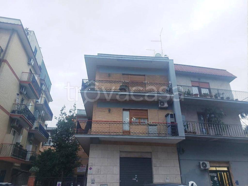 appartamento in vendita a Roma in zona Colle del Sole