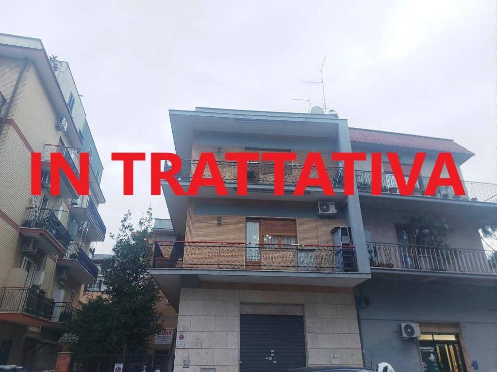 appartamento in vendita a Roma in zona Colle del Sole