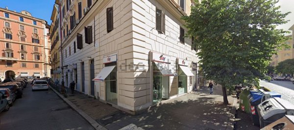 locale commerciale in vendita a Roma in zona Rione Prati