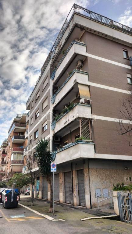 appartamento in vendita a Roma in zona Ostia