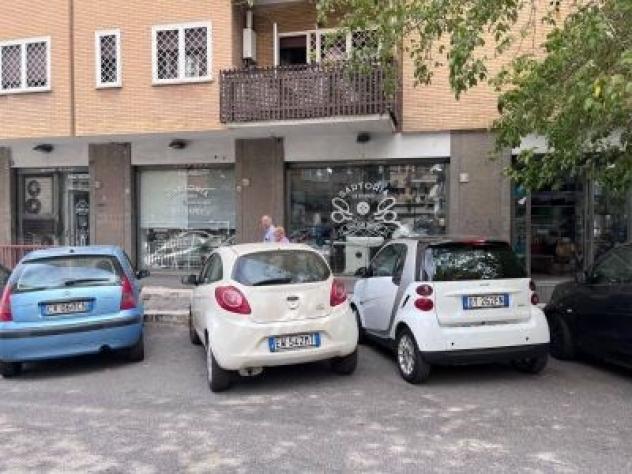 locale commerciale in vendita a Roma in zona Portuense
