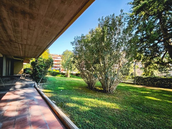 appartamento in vendita a Roma in zona Tomba di Nerone