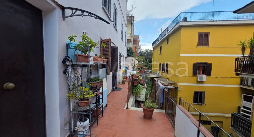 appartamento in vendita a Roma in zona Colle del Sole