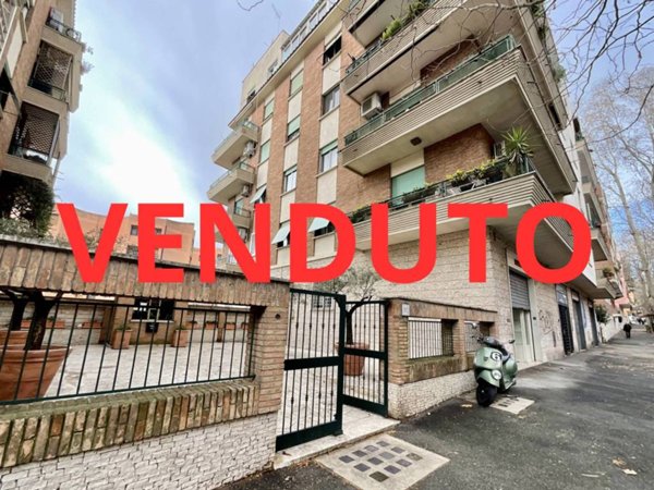 appartamento in vendita a Roma in zona Appio Latino