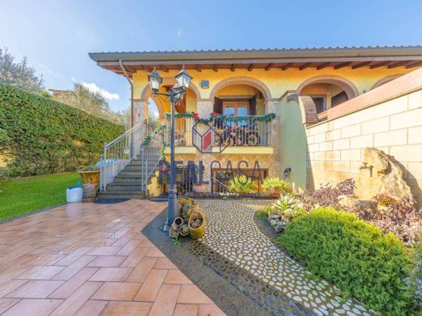 casa indipendente in vendita a Roma in zona Romanina