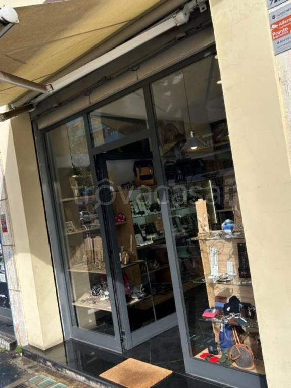 negozio in vendita a Roma in zona Cinecittà