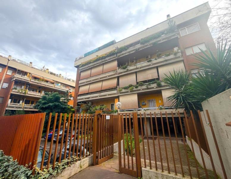 appartamento in vendita a Roma in zona Cinecittà