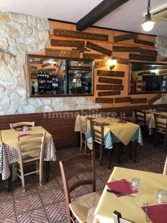 negozio in vendita a Roma in zona Acilia