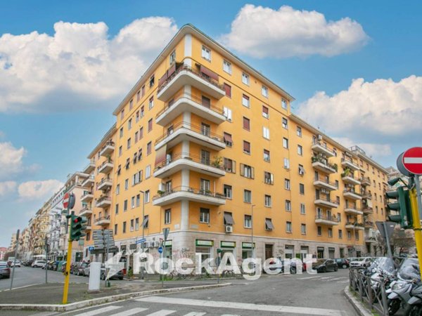 negozio in vendita a Roma in zona Appio Latino