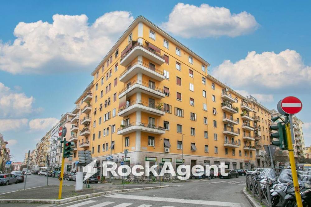 negozio in vendita a Roma in zona Appio Latino