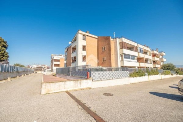 appartamento in vendita a Roma in zona Castelverde
