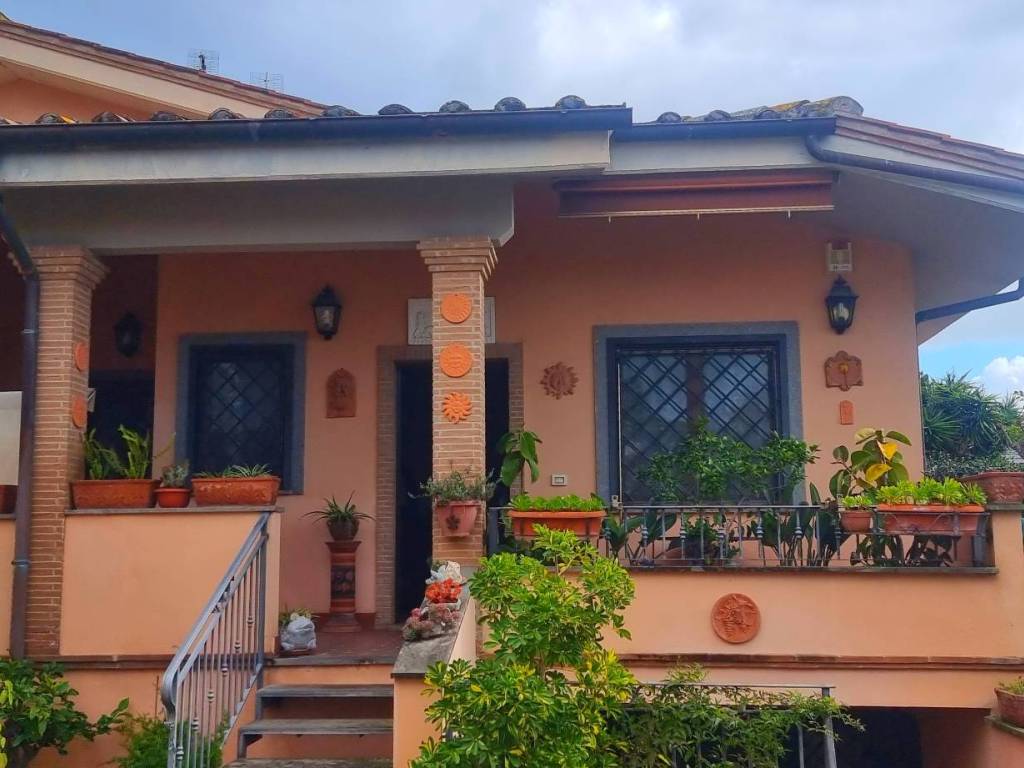 casa indipendente in vendita a Roma in zona Infernetto