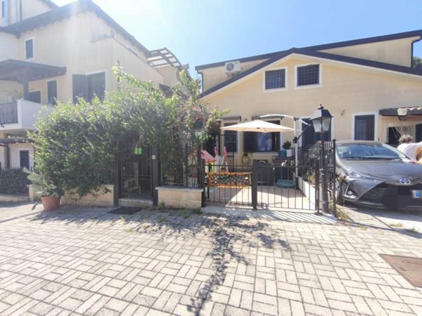 casa indipendente in vendita a Roma in zona Casalotti