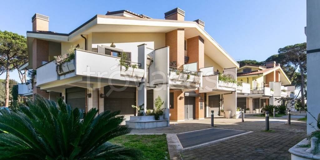 appartamento in vendita a Roma in zona Casal Palocco