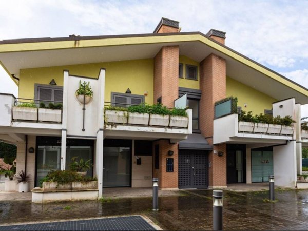 appartamento in vendita a Roma in zona Casal Palocco