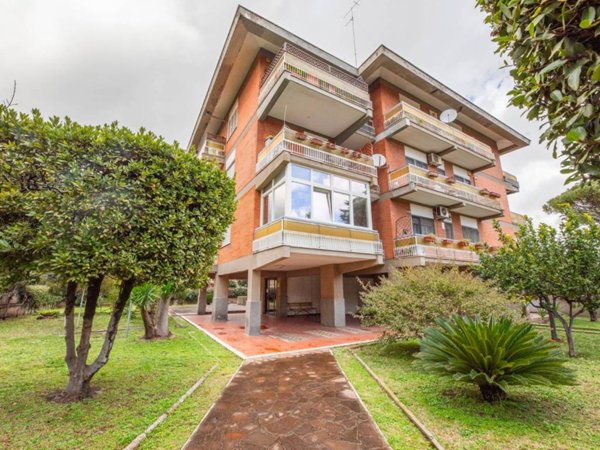 appartamento in vendita a Roma in zona Appio Claudio