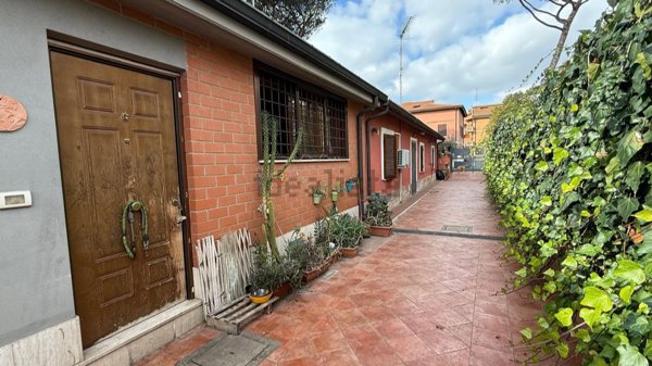 appartamento in vendita a Roma in zona Appio Pignatelli