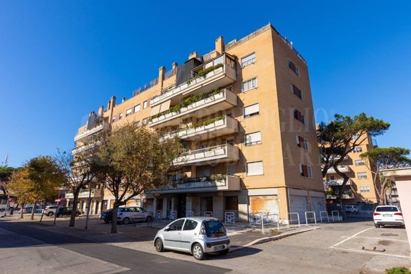 appartamento in vendita a Roma in zona Ostia