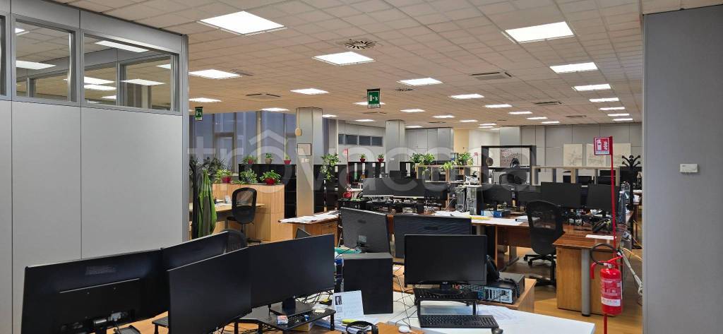 ufficio in vendita a Roma in zona Ponte Mammolo