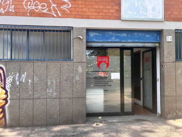 negozio in vendita a Roma in zona Portuense