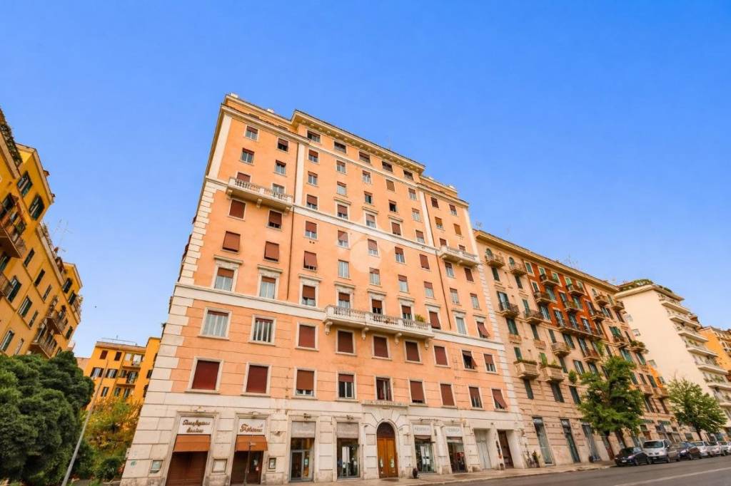 appartamento in vendita a Roma in zona Appio Latino