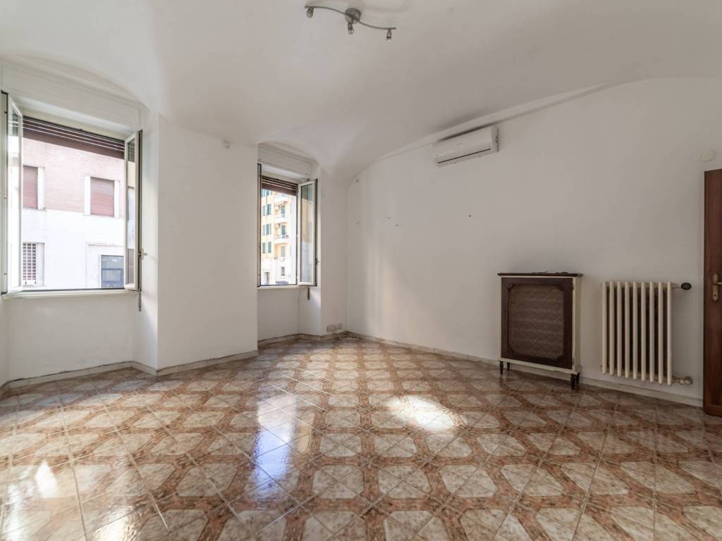 appartamento in vendita a Roma in zona Appio Latino