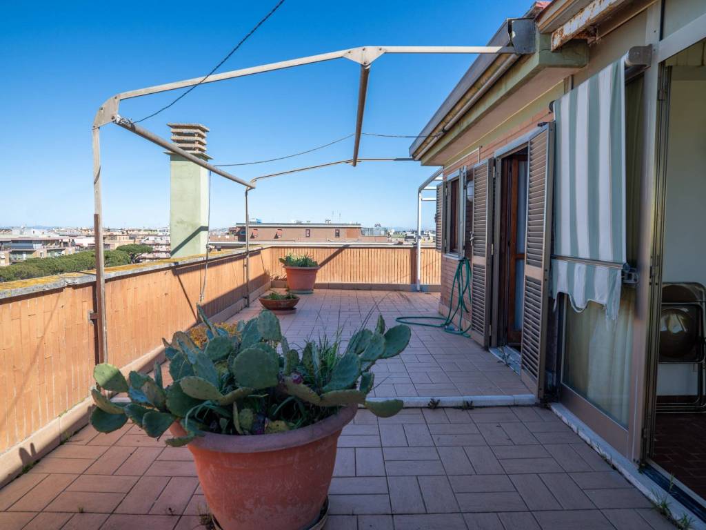 appartamento in vendita a Roma in zona Castel Fusano