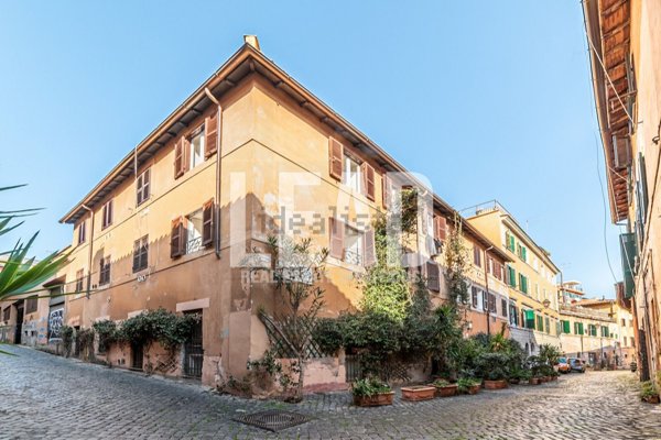 appartamento in vendita a Roma in zona Trastevere